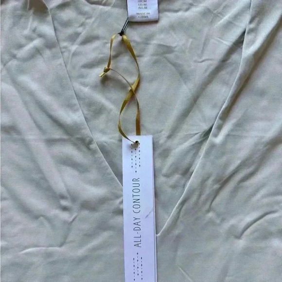 NWT Women's House of Harlow Cream Thong Short Sleeve Bodysuit Size Medium - Picture 5 of 8